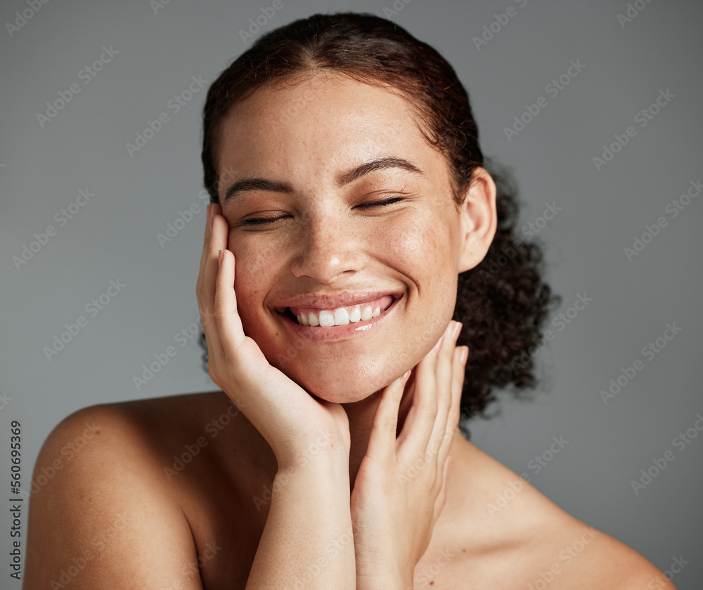Face, beauty and satisfaction with natural makeup look products 